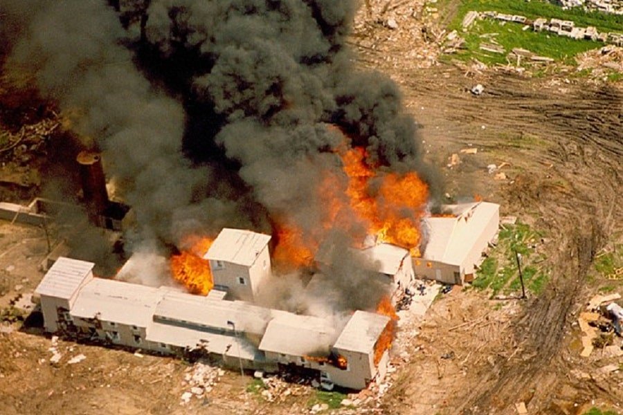 branch-davidian-compound-in-flames