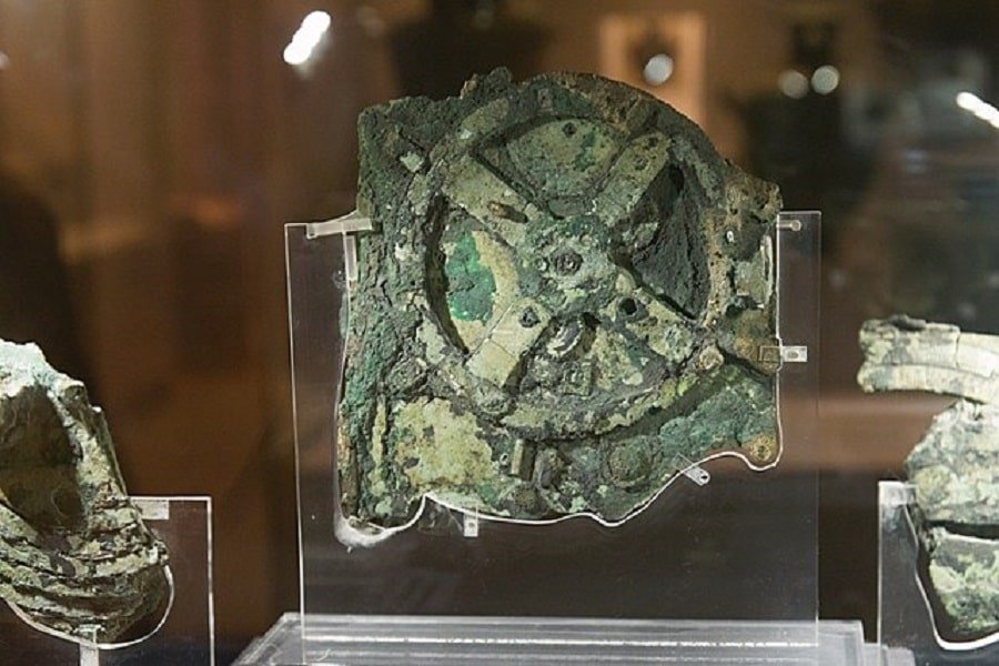 Mechanism-of-Antikythera-150-100-BC.-National-Archaeological-Museum-of-Athens