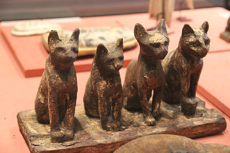ancient-egypt-wooden-cats