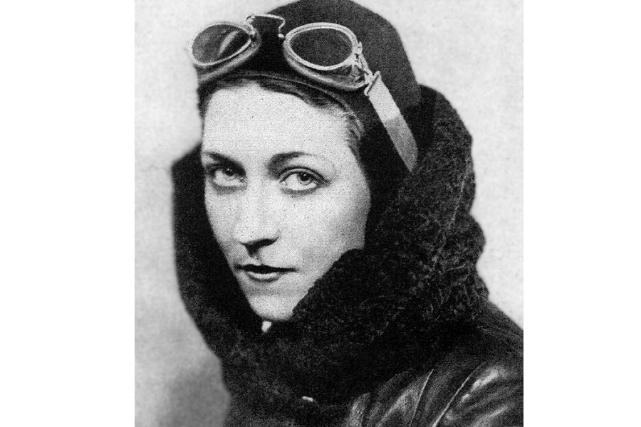 Female Pilots: Raymonde de Laroche, Amelia Earhart, Bessie Coleman, and More! 2