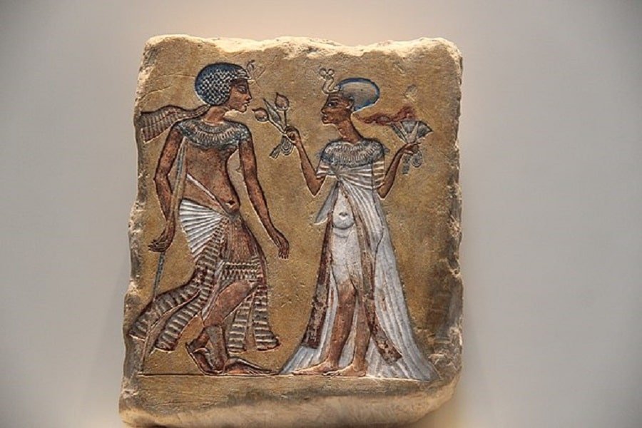 Pharaoh-Akhnaton-and-his-Wife-Nefertiti