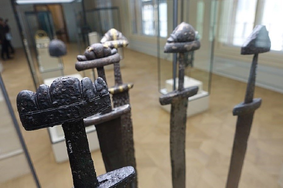 viking-weapons-swords