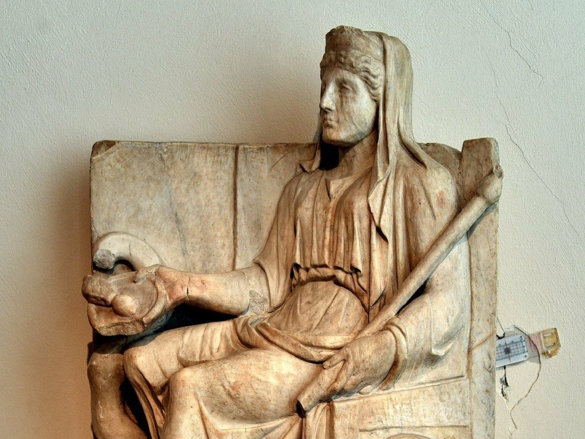 vesta goddess statue