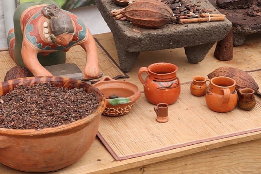 pots-full-of-cacao-beans-and-grinded-cacao