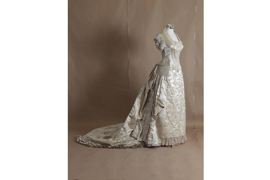 Belle Odette! Swan Princess Victorian Style Dress – Romantic Threads