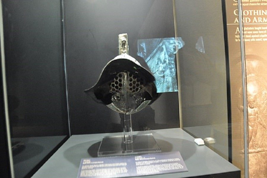 ancient-roman-helmet