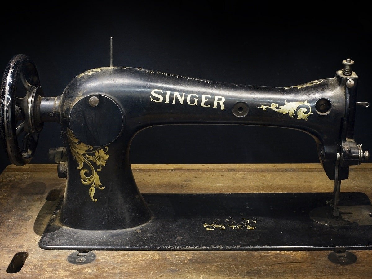 who invented the sewing machine